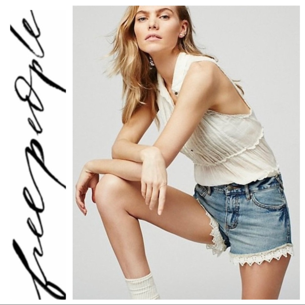 💕SALE Free People High Rise Lace Distressed Short - Picture 3 of 11